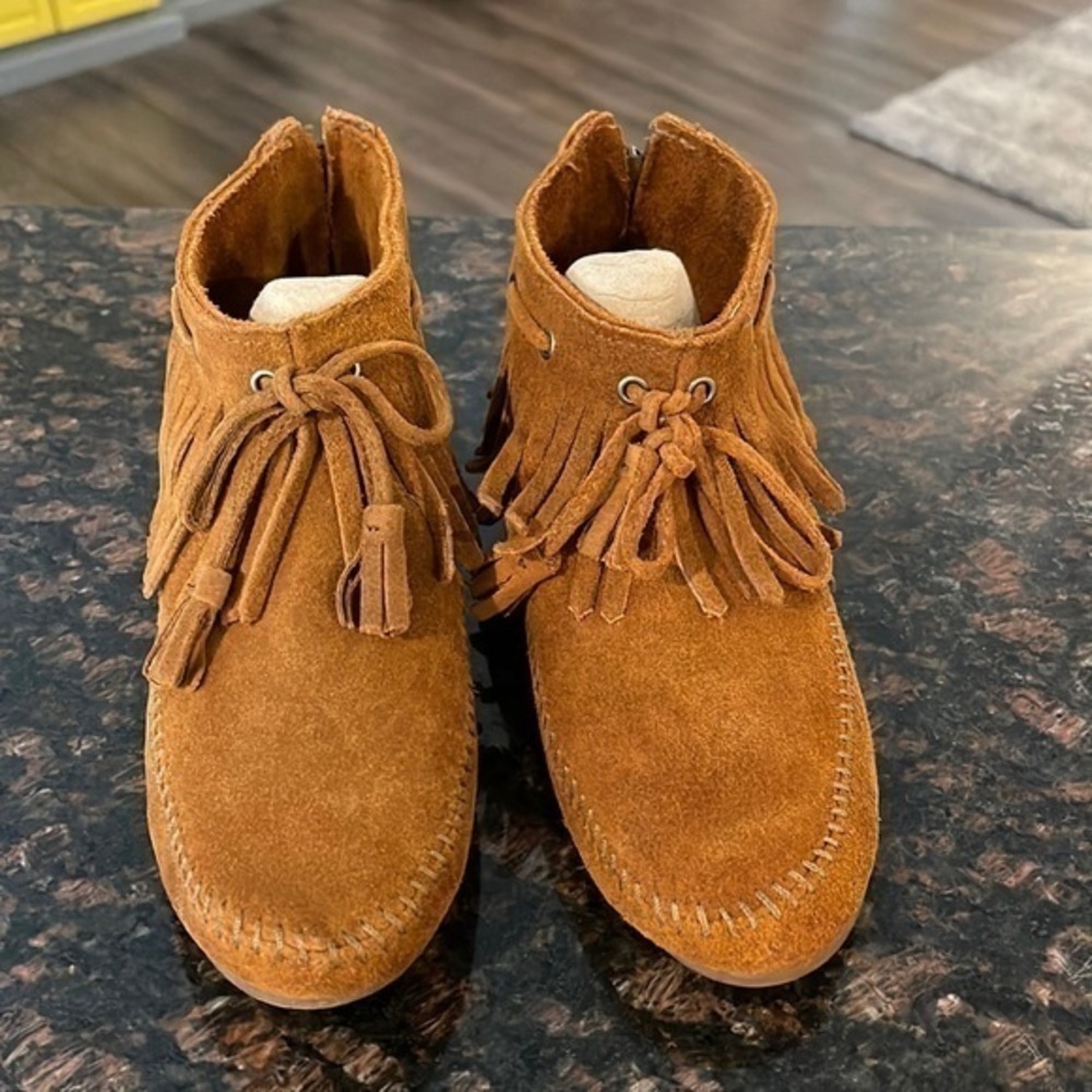 Minnetonka tassel low moccasin boots